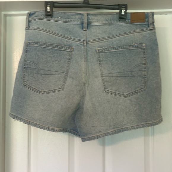 American Eagle - Highest Rise 90’s Boyfriend Short -distressed - size 18 - Picture 2 of 5